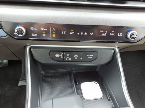 New 2026 Kia Carnival EX FWD image 17