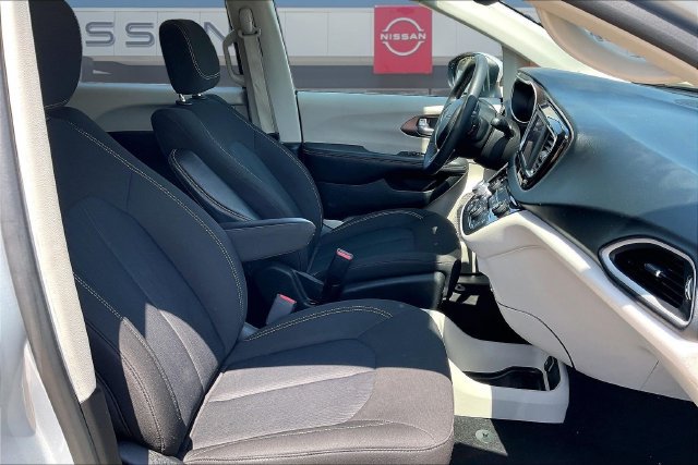 Used 2023 Chrysler Voyager LX FWD image 30