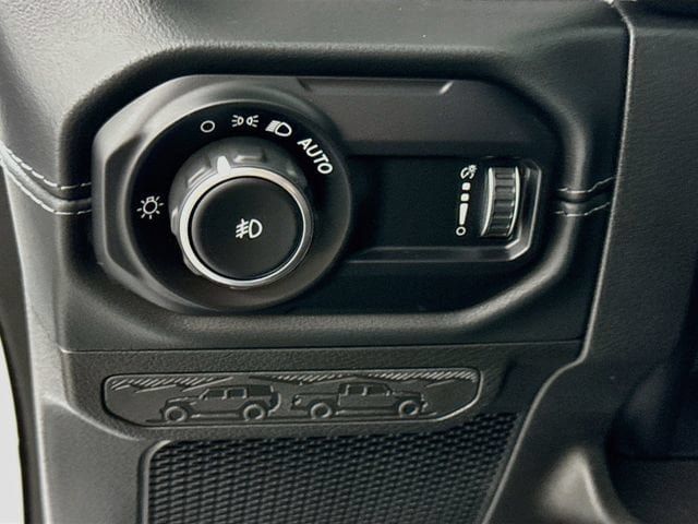 Used 2024 Jeep Wrangler Unlimited Sahara AWD/4WD image 10