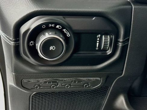 Used 2024 Jeep Wrangler Unlimited Sahara AWD/4WD image 10