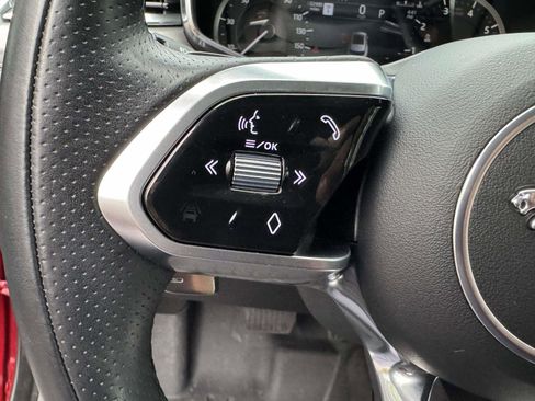 Used 2023 Jaguar F-PACE R-Dynamic S image 32