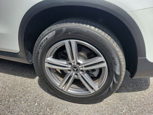 Certified 2022 Mercedes-Benz GLC 300 w/ Premium Package Lite image 5