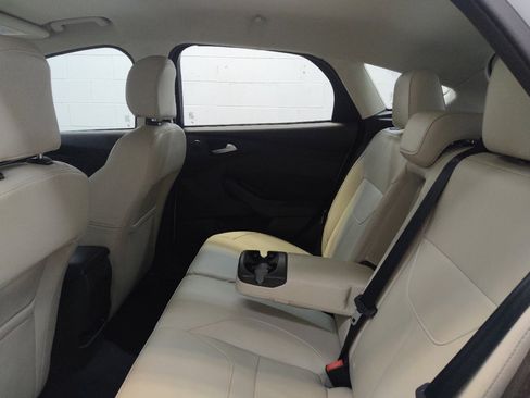 Used 2016 Ford Focus Titanium FWD image 18