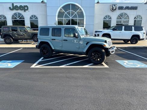 Used 2024 Jeep Wrangler Unlimited Sahara w/ Safety Group AWD/4WD image 2