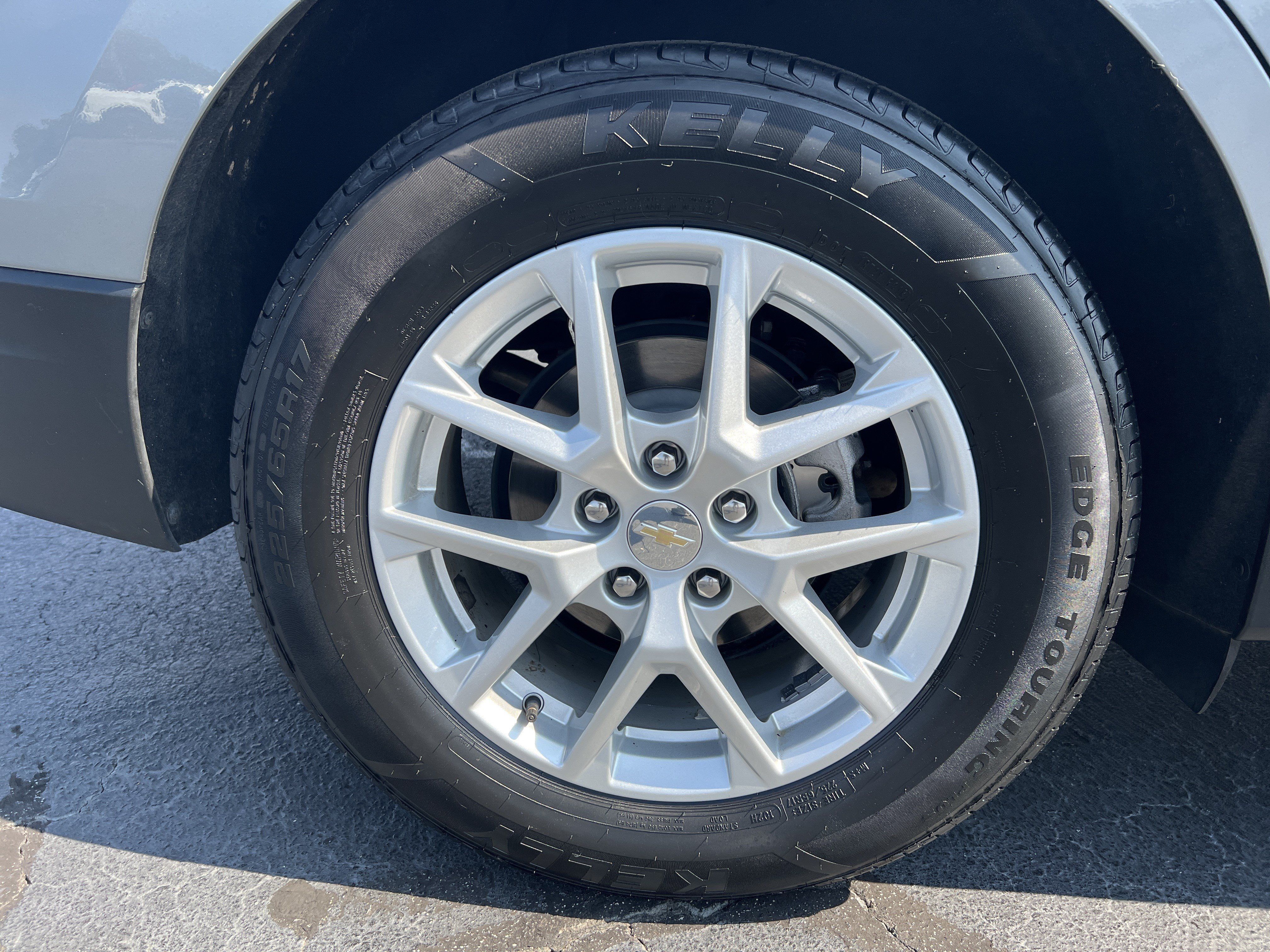 Used 2023 Chevrolet Equinox LS FWD image 17
