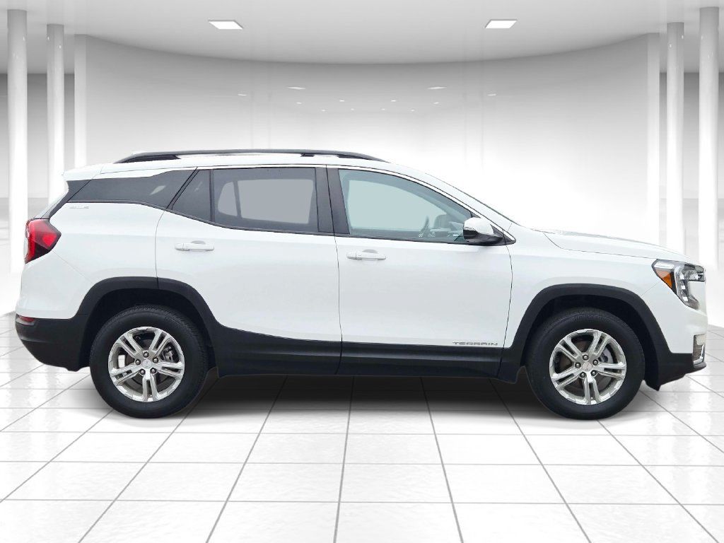 Used 2023 GMC Terrain SLE w/ Driver Convenience Package AWD/4WD image 2