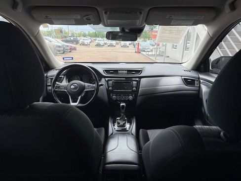 Used 2020 Nissan Rogue SV image 16