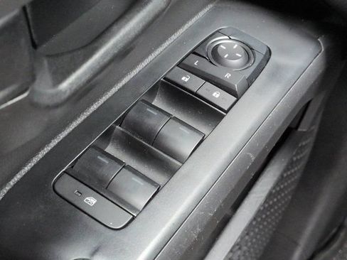 Used 2025 Toyota Tacoma SR5 AWD/4WD image 22