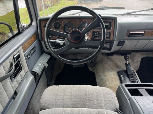 Used 1989 GMC Suburban 4WD image 15