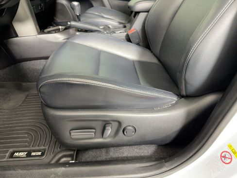 Used 2018 Toyota RAV4 Limited w/ Advanced Technology Package image 12