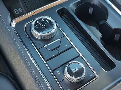 Used 2024 Ford Expedition Max XLT image 22