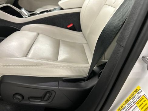 Used 2024 Volvo XC40 B5 Plus w/ Climate Package AWD/4WD image 7