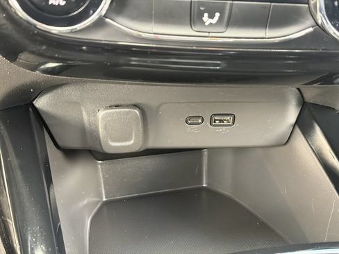 Used 2025 Chevrolet Trax LT w/ LPO, Blackout Package FWD image 30