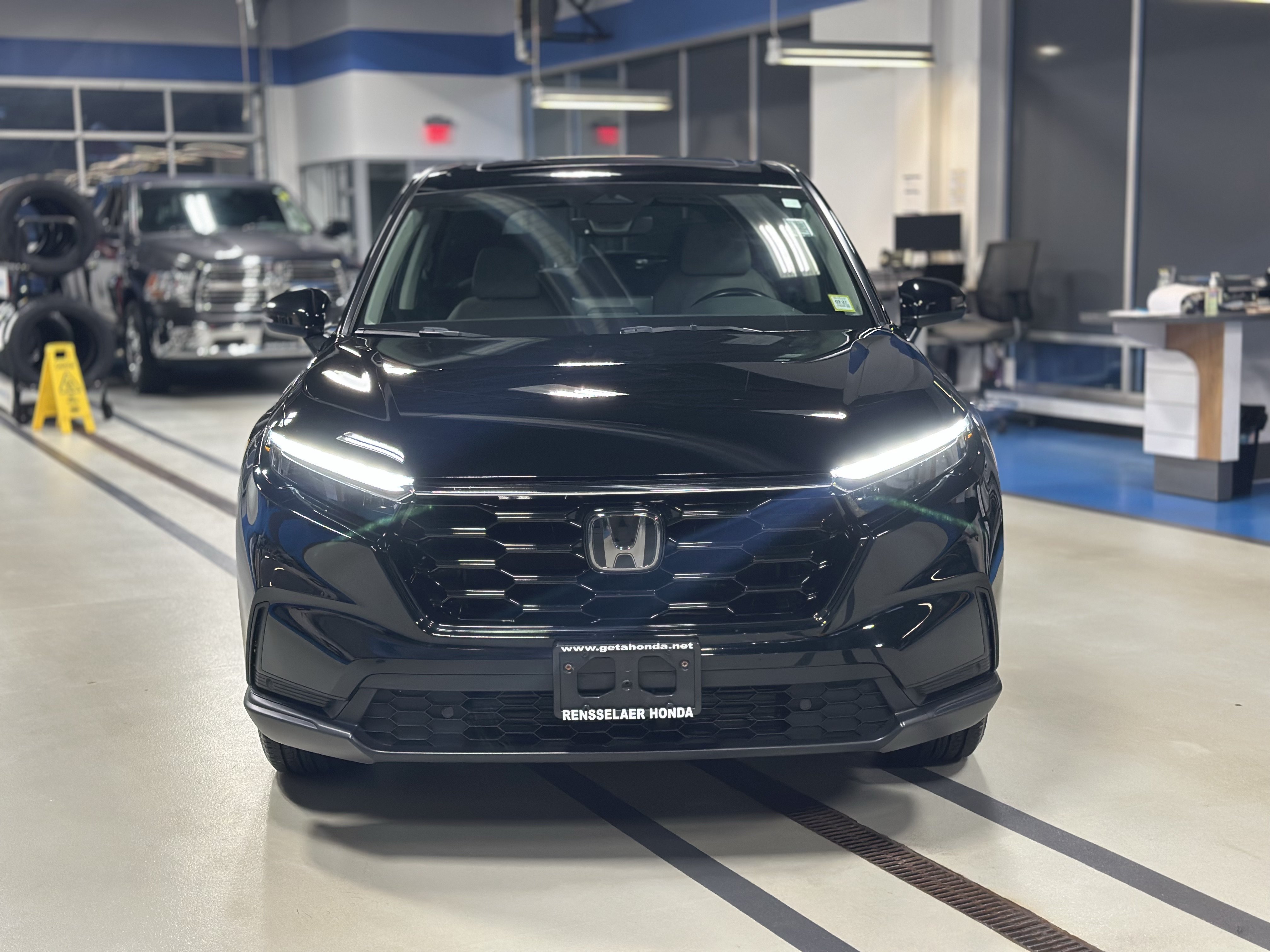 Used 2024 Honda CR-V EX-L image 3