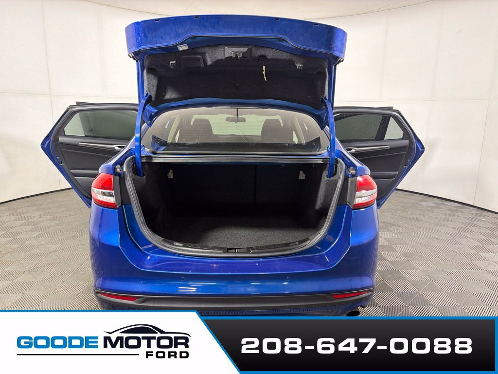 Used 2017 Ford Fusion SE w/ Equipment Group 201A FWD image 21