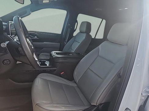 Used 2024 GMC Yukon SLT w/ SLT Luxury Package image 30