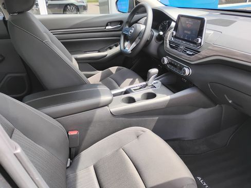Used 2025 Nissan Altima 2.5 SV FWD image 22