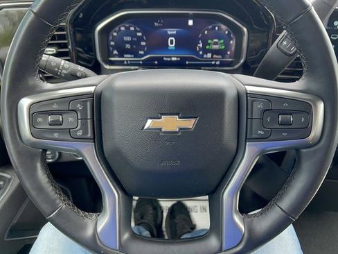 Used 2023 Chevrolet Silverado 1500 LT AWD/4WD image 17