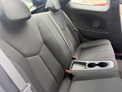 Used 2017 Hyundai Veloster FWD image 16
