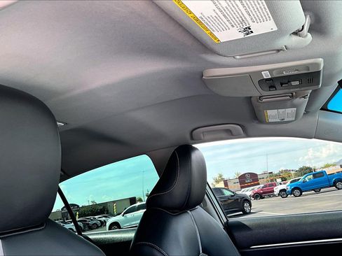Used 2020 Toyota Camry SE FWD image 16