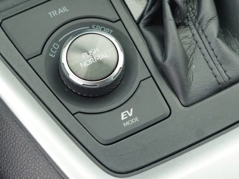 Used 2023 Toyota RAV4 XSE AWD/4WD image 39