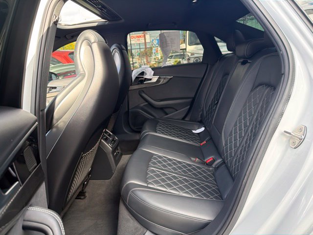 Used 2022 Audi S4 Prestige AWD/4WD image 25