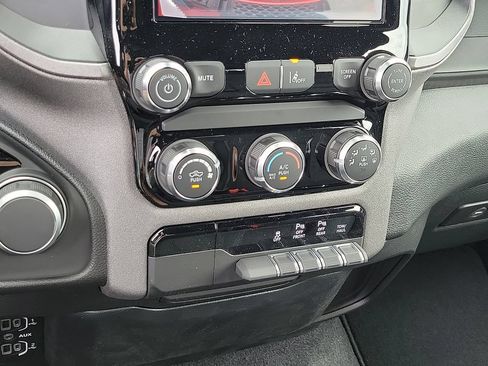 New 2026 RAM 1500 Express AWD/4WD image 18