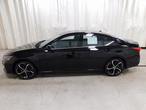 Used 2024 Nissan Altima 2.5 SR image 2