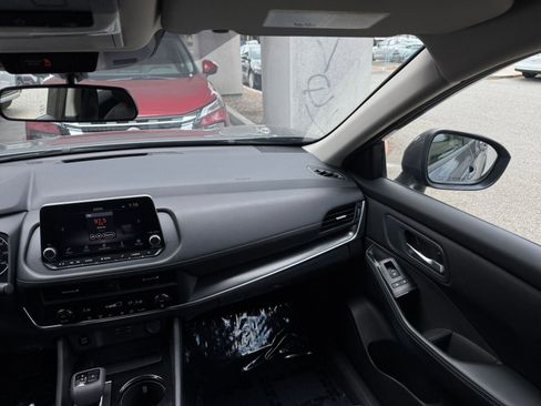 Used 2025 Nissan Rogue SV FWD image 37
