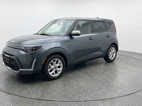 Used 2025 Kia Soul LX w/ LX Technology Package FWD image 3