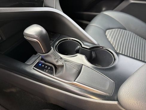 Used 2020 Toyota Camry SE image 19