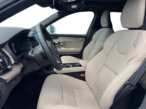 Certified 2025 Volvo XC90 B5 Core AWD/4WD image 13