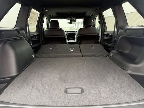 New 2025 Jeep Grand Cherokee Laredo image 12