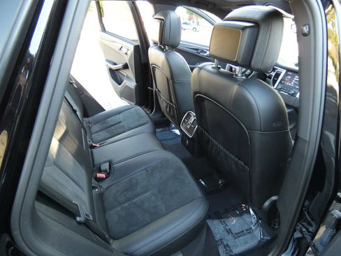 Used 2018 Porsche Macan Sport Edition image 25