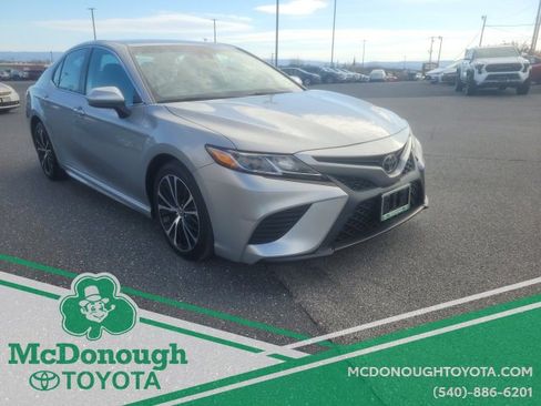 Used 2020 Toyota Camry SE image 4