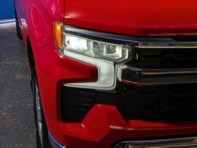 Used 2025 Chevrolet Silverado 1500 LT AWD/4WD image 11