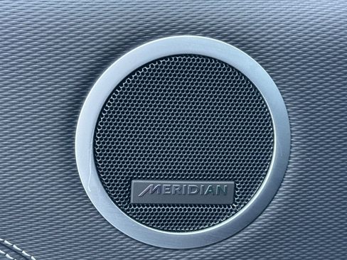 Used 2025 Land Rover Discovery Dynamic SE AWD/4WD image 19