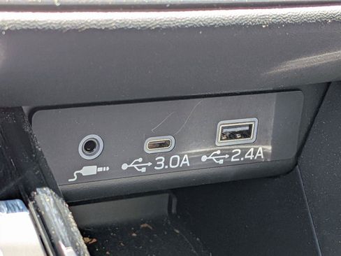 Used 2025 Subaru Outback Limited AWD/4WD image 13