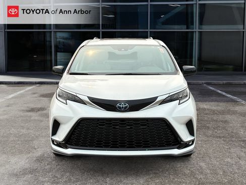 Used 2023 Toyota Sienna XSE w/ XSE Plus Package AWD/4WD image 5