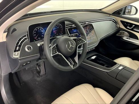 New 2026 Mercedes-Benz E 350 4MATIC Sedan image 6