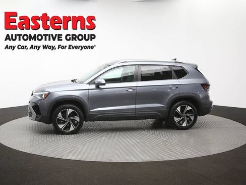 Used 2025 Volkswagen Taos SE AWD/4WD image 57