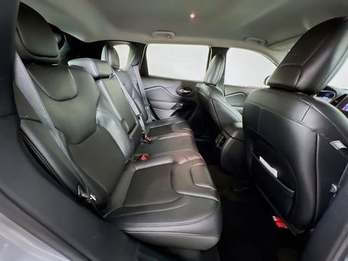 Used 2020 Jeep Cherokee Latitude Plus image 39