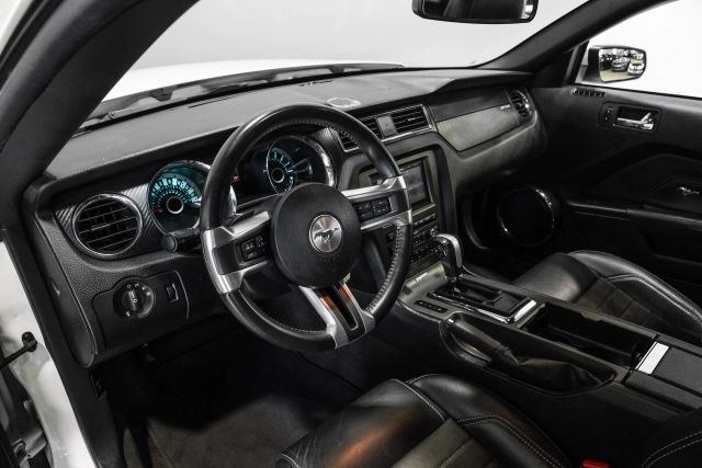 Used 2013 Ford Mustang GT Premium w/ Electronics Pkg RWD image 4