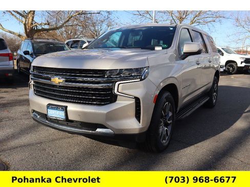 Used 2021 Chevrolet Suburban LT w/ LT Signature Package image 3