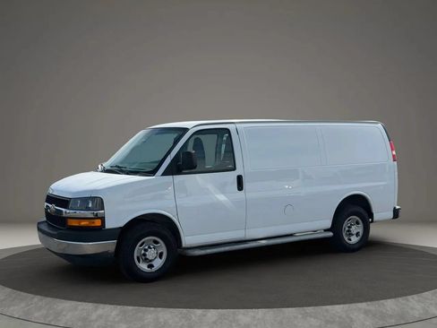 Used 2018 Chevrolet Express 2500 w/ Driver Convenience Package RWD image 2