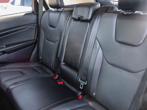 Used 2018 Ford Edge Titanium w/ Equipment Group 301A AWD/4WD image 17