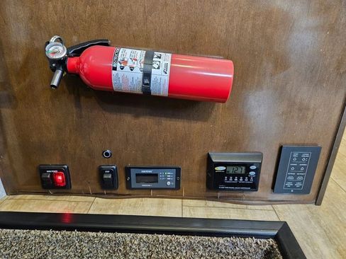 Used 2019 Ford F550 2WD Regular Cab Super Duty w/ XLT Value Package image 46