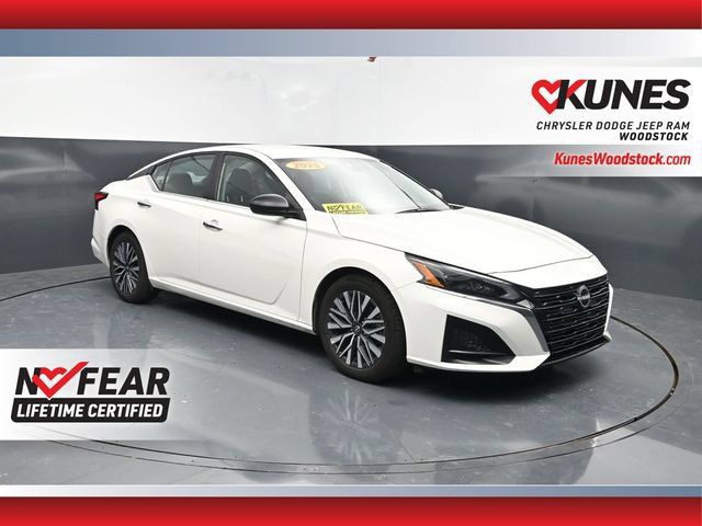 Used 2025 Nissan Altima 2.5 SV FWD image 1