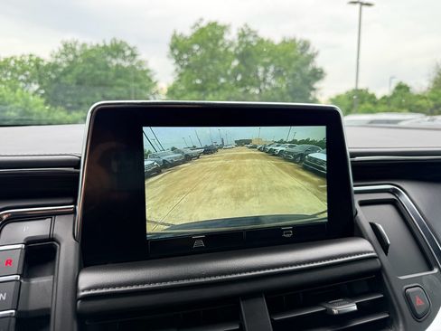 Used 2022 Chevrolet Suburban LT RWD image 19