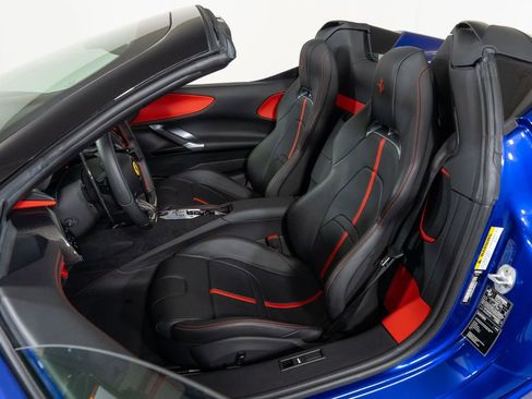 Used 2022 Ferrari SF90 Spider image 5